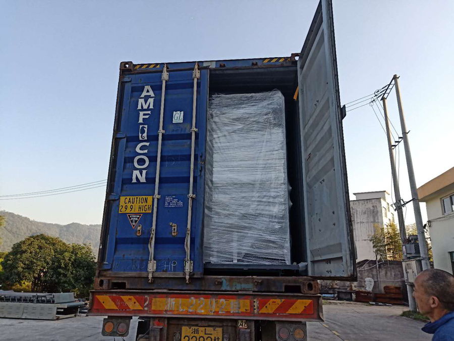The automatic laminating machine shipped to Bulgaria