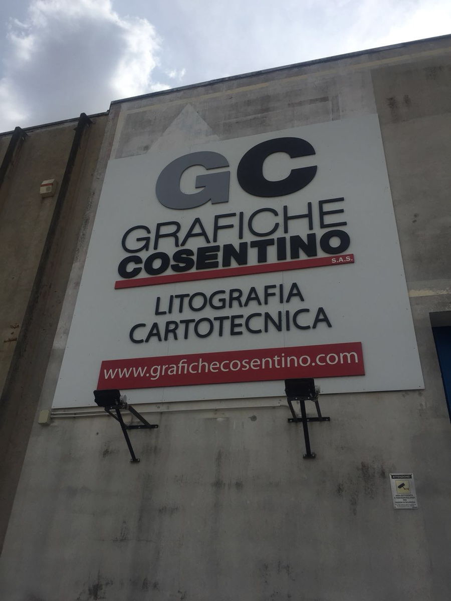 YB-1450ES automatic laminating machine and stacker for Graphiche Cosetino in Italy