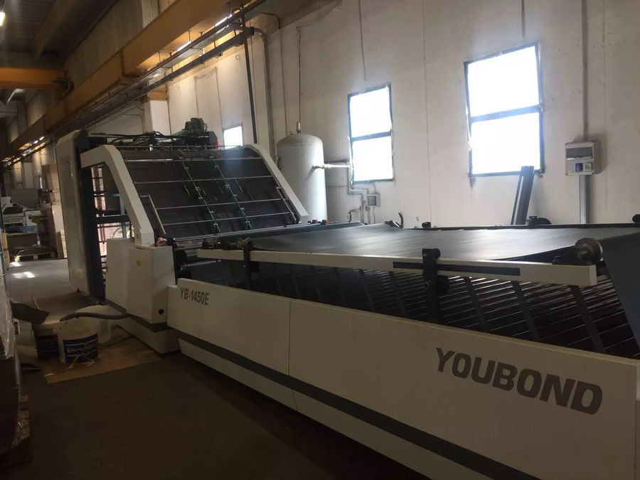 YB-1450ES automatic laminating machine and stacker for Graphiche Cosetino in Italy