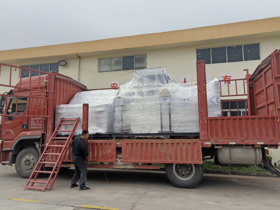 The semi-automatic laminating machine shipped to Indonesia
