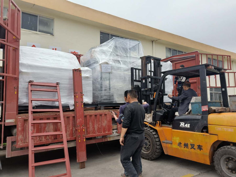 The semi-automatic laminating machine shipped to Indonesia