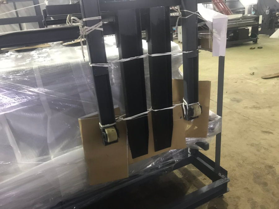 YB-1100B SEMI-AUTOMATIC FLUTE LAMINATING MACHINE DELIVERY TO PORTUGAL