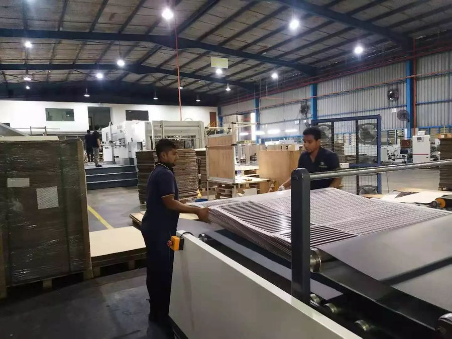 YB-1650H High Speed Flute Laminating Machine Installed In Malaysia