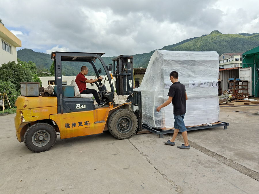 YB-1300E fully automatic laminator shipped to Uzbekistan