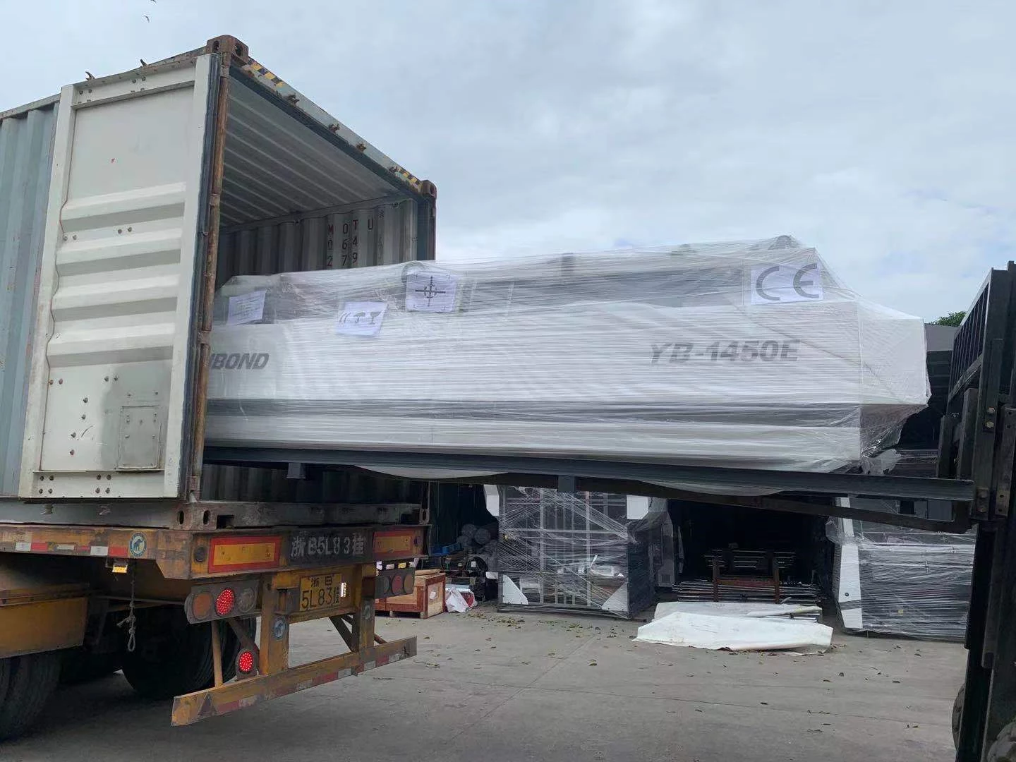 YOUBOND YB-1450E Automatic Flute Laminating Machine Deliver to Palestine