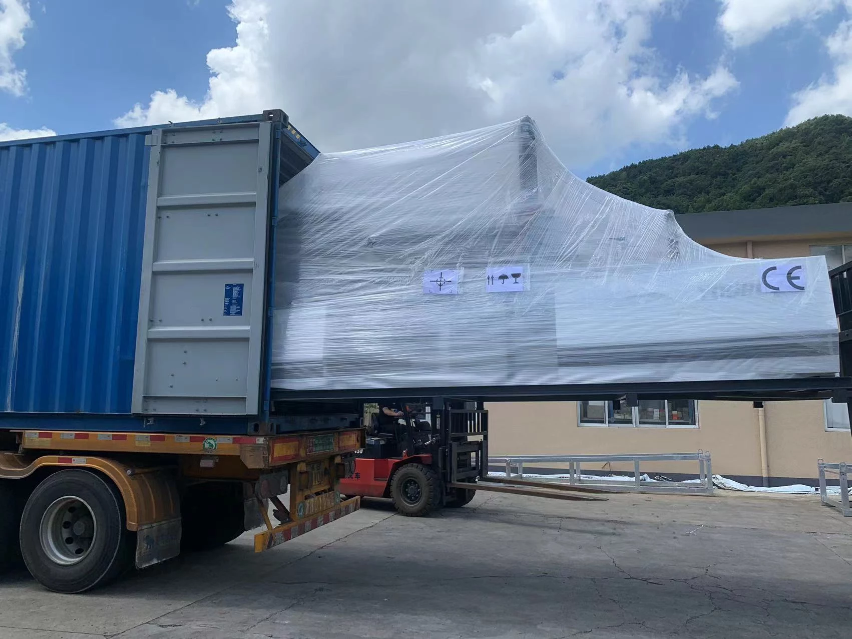 YB-1650HS High Speed Servo Type Laminator with Auto Pile turner and Stacking Machine Deliver to Malaysia
