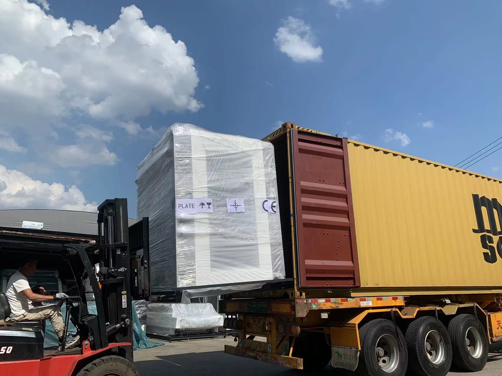 YB-1450E Automatic Flute Laminating Machine Deliver to Italian Customer